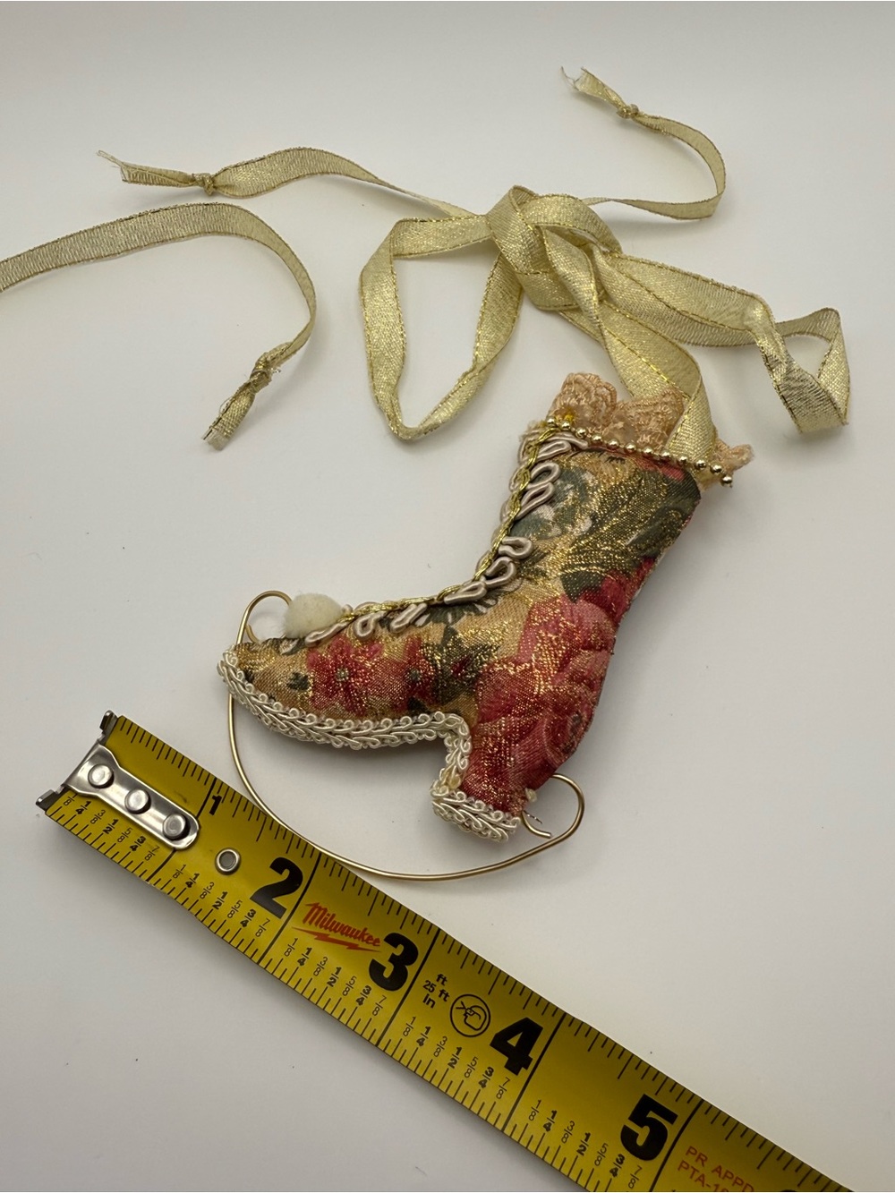 Vintage Decorative Gold and Red Victorian Ice Skate Ornaments - Picture 9 of 9